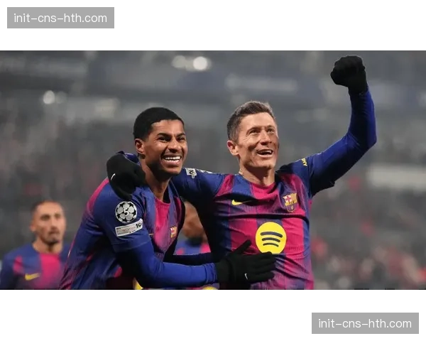 进球后指向天空，拉什福德以独特方式纪念去世亲友